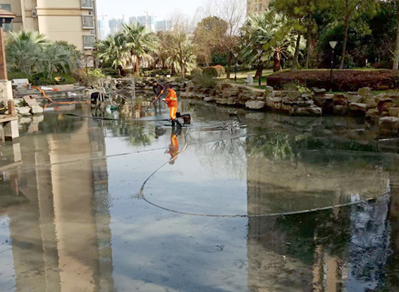 巴东景观池淤泥清理